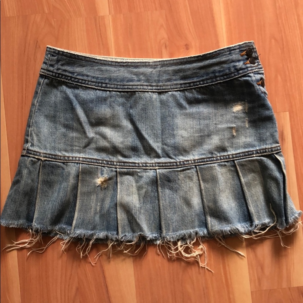 American Eagle sz 0 distressed denim mini skirt